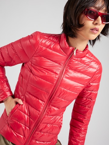 PATRIZIA PEPE Prehodna jakna 'PIUMINO' | rdeča barva