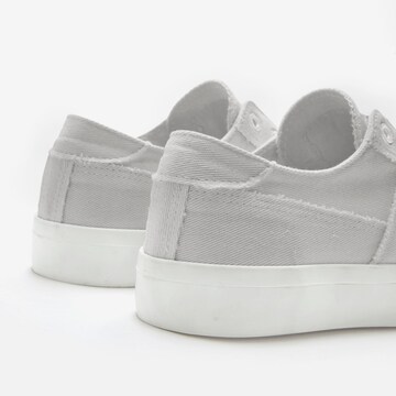 Scarpa slip-on di Elbsand in grigio