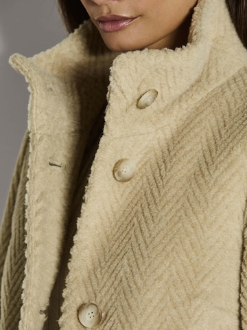 MADELEINE Tussenmantel in Beige