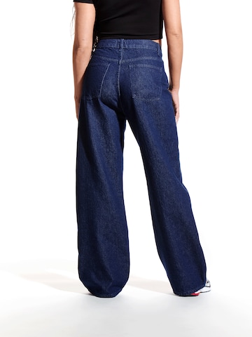 sry dad. co-created by ABOUT YOU Flared Jeans in Blue