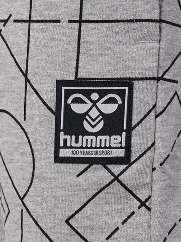 Hummel Regular Shorts 'Trevor' in Grau