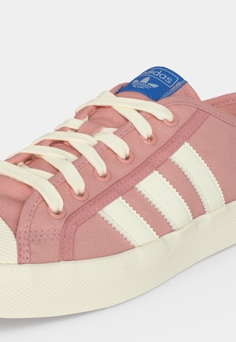 ADIDAS ORIGINALS Låg sneaker 'NISI' i lila
