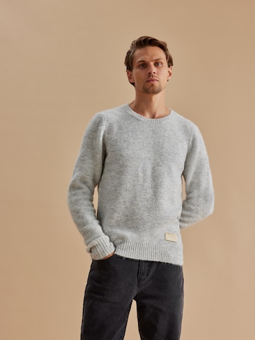 Pull-over 'Jonte' DAN FOX APPAREL en gris : devant