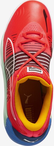 Chaussure de sport PUMA en rouge