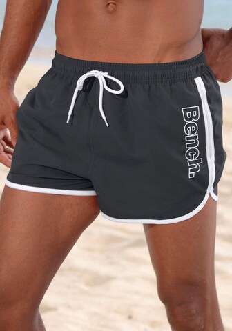 BENCH Badeshorts 'Bradley' in Schwarz: predná strana