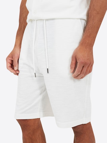 Regular Pantalon BRAVE SOUL en blanc