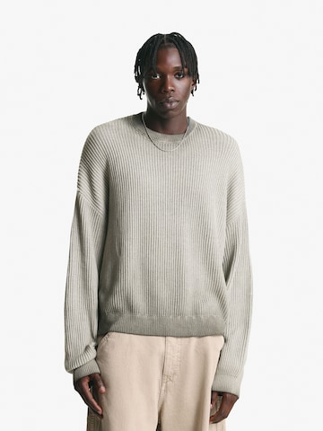 Pull-over Bershka en gris : devant