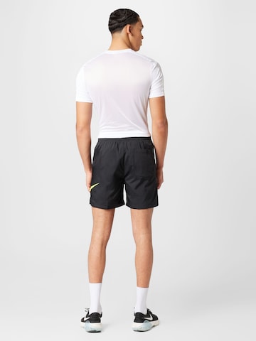 Nike Sportswear Regular Shorts in Schwarz