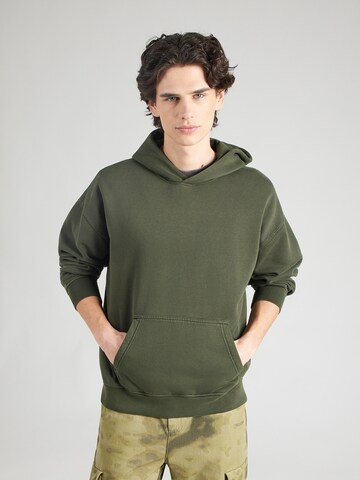 Abercrombie & Fitch Суичър 'ESSENTIAL' в зелено: отпред