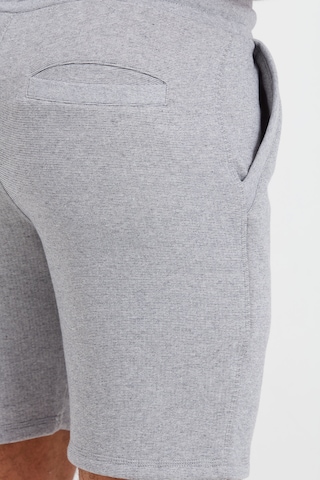 !Solid Regular Sweatshorts 'Nafko' in Grau