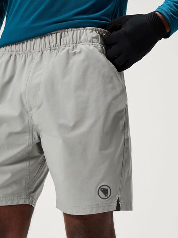 ENDURA Regular Sportshorts 'LOOP' in Grau