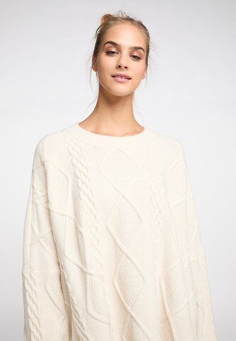 Pullover 'Gaya' di IZIA in bianco