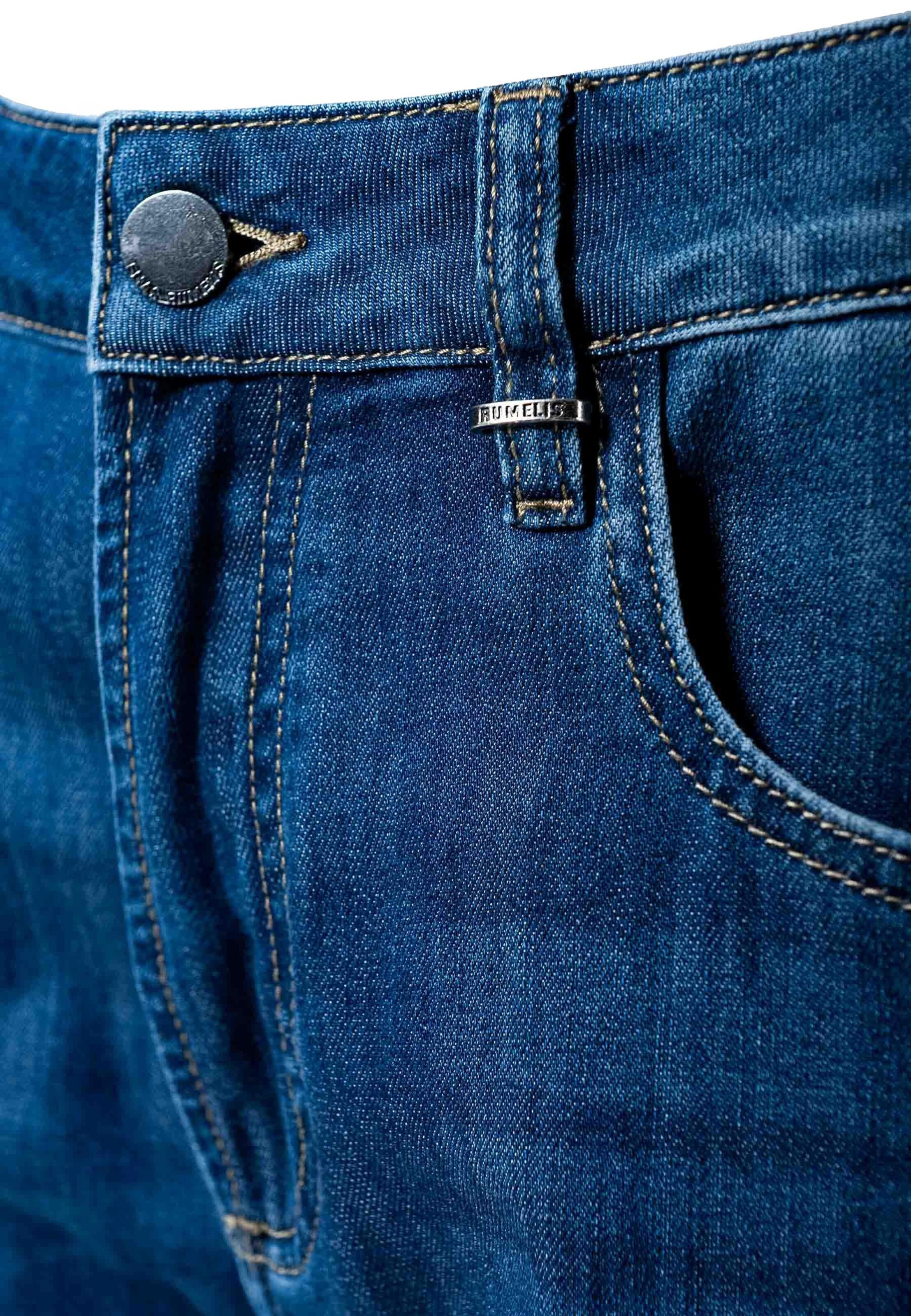 Regular Jean 'Yoana' Elias Rumelis en bleu