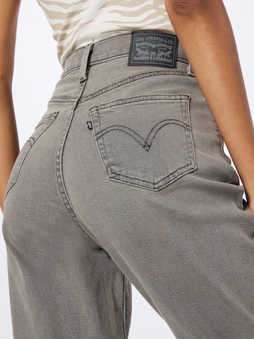 LEVI'S ® Avsmalnet Jeans 'High Waisted Mom Jean' i grå