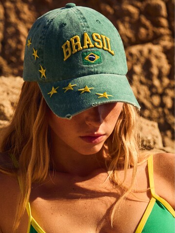 Bershka Čepice 'BRASIL' – zelená