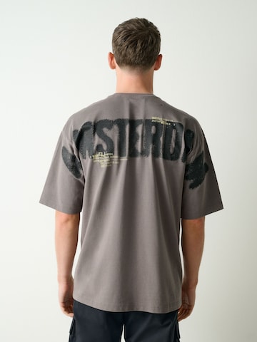 Next Shirt in Black: front