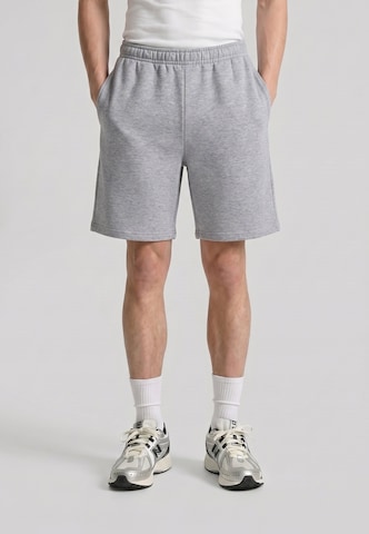 Urban Classics Regular Broek 'Essential' in Grijs: voorkant