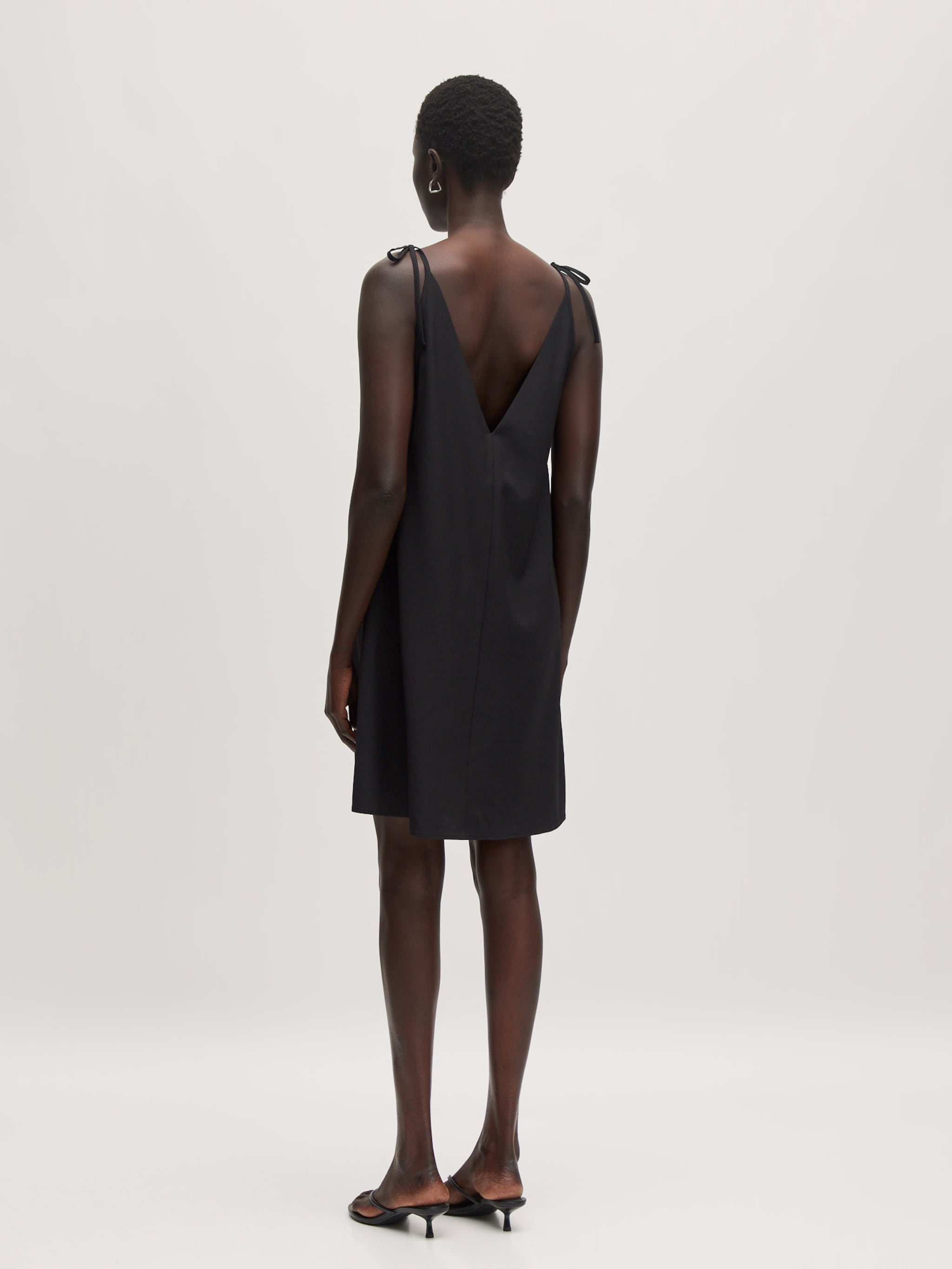 EDITED Produkte Kleid 'Nadia' schwarz