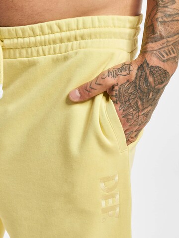 Tapered Pantaloni 'Roda' di Urban Classics in giallo