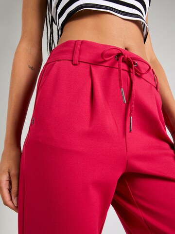 Coupe slim Pantalon à pince 'Poptrash' ONLY en rouge