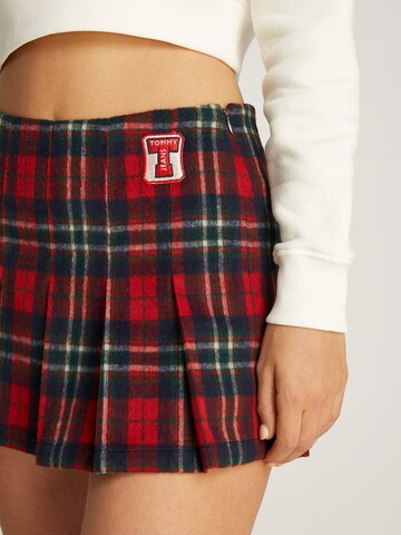 Fustă de la Tommy Jeans pe roșu