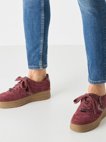 Baskets basses Tamaris en rouge
