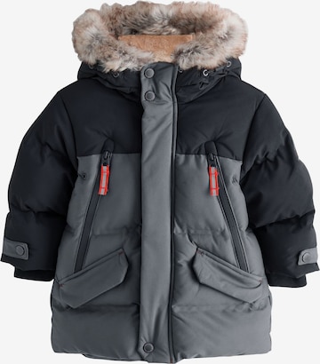 Next Pitkä takki värissä musta: etupuoli