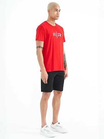 Tommy Life Regular Trousers in Black