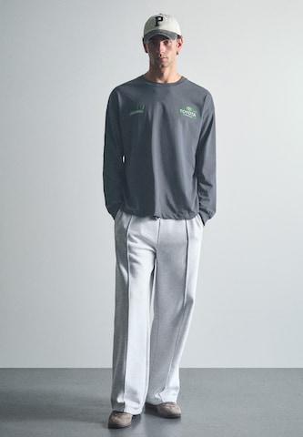 Pull&Bear Majica 'TOYOTA' | siva barva