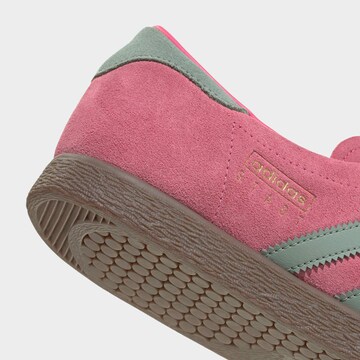 rozā ADIDAS ORIGINALS Zemie brīvā laika apavi 'Stadt'