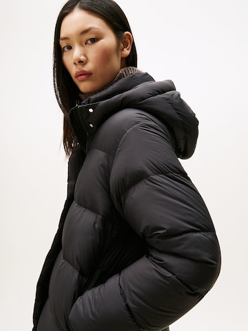 TOMMY HILFIGER Зимно яке в черно