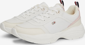 TOMMY HILFIGER Låg sneaker 'Chunky Runner' i vit