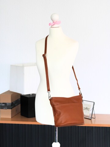 Adel Bags Shoulder Bag 'Lina' in Brown
