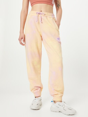 ADIDAS ORIGINALS Tapered Broek 'Allover Print Cuffed' in Lila: voorkant