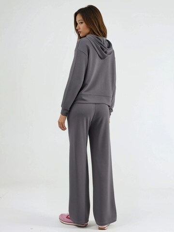 Completo pantalone di Hiccup in grigio