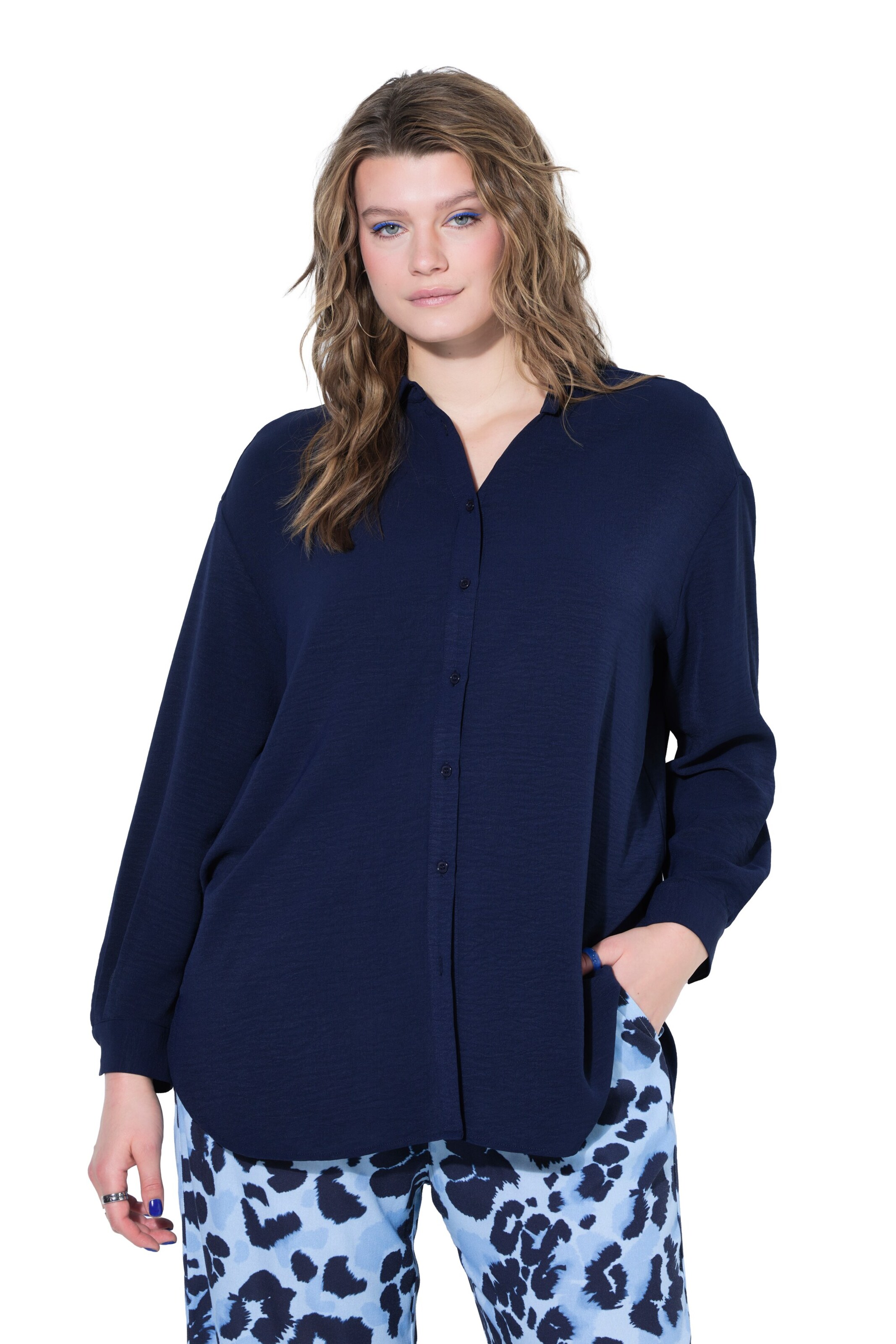 Studio Untold Blouse in Blue: front