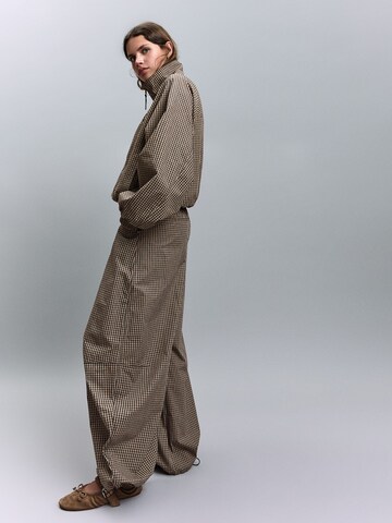 Bershka Vrečasti Hlače z naborki | bež barva