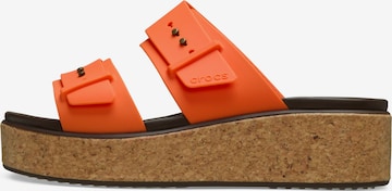 Crocs Pistokkaat 'Brooklyn' värissä oranssi: etupuoli