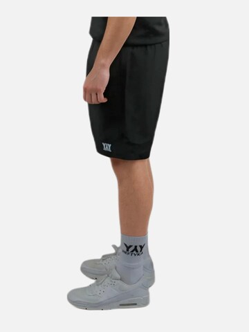 HEFTYKA Regular Sporthose‌‌‌‌‌‌‌‌ in Schwarz