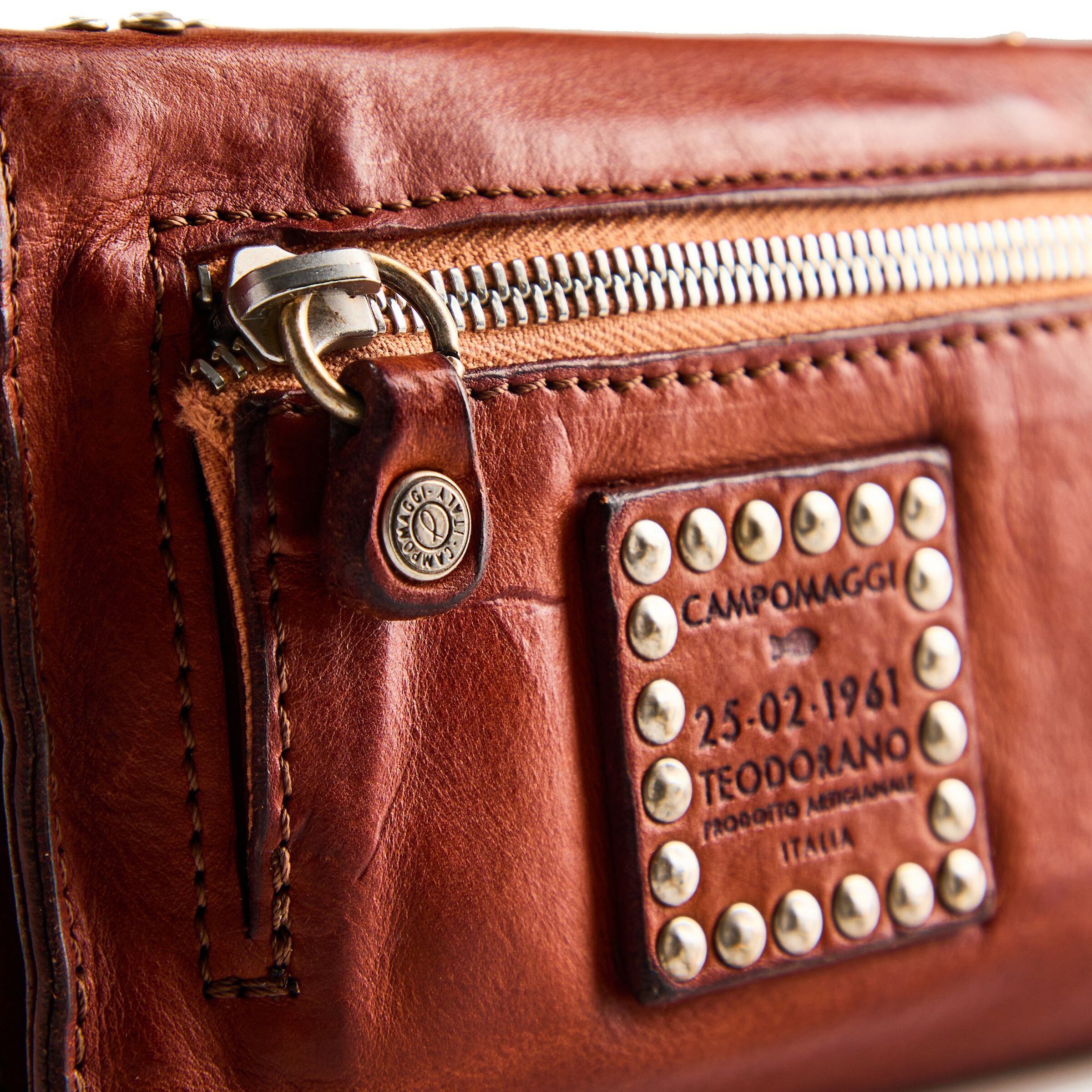 Portamonete 'Mirta' di Campomaggi in marrone