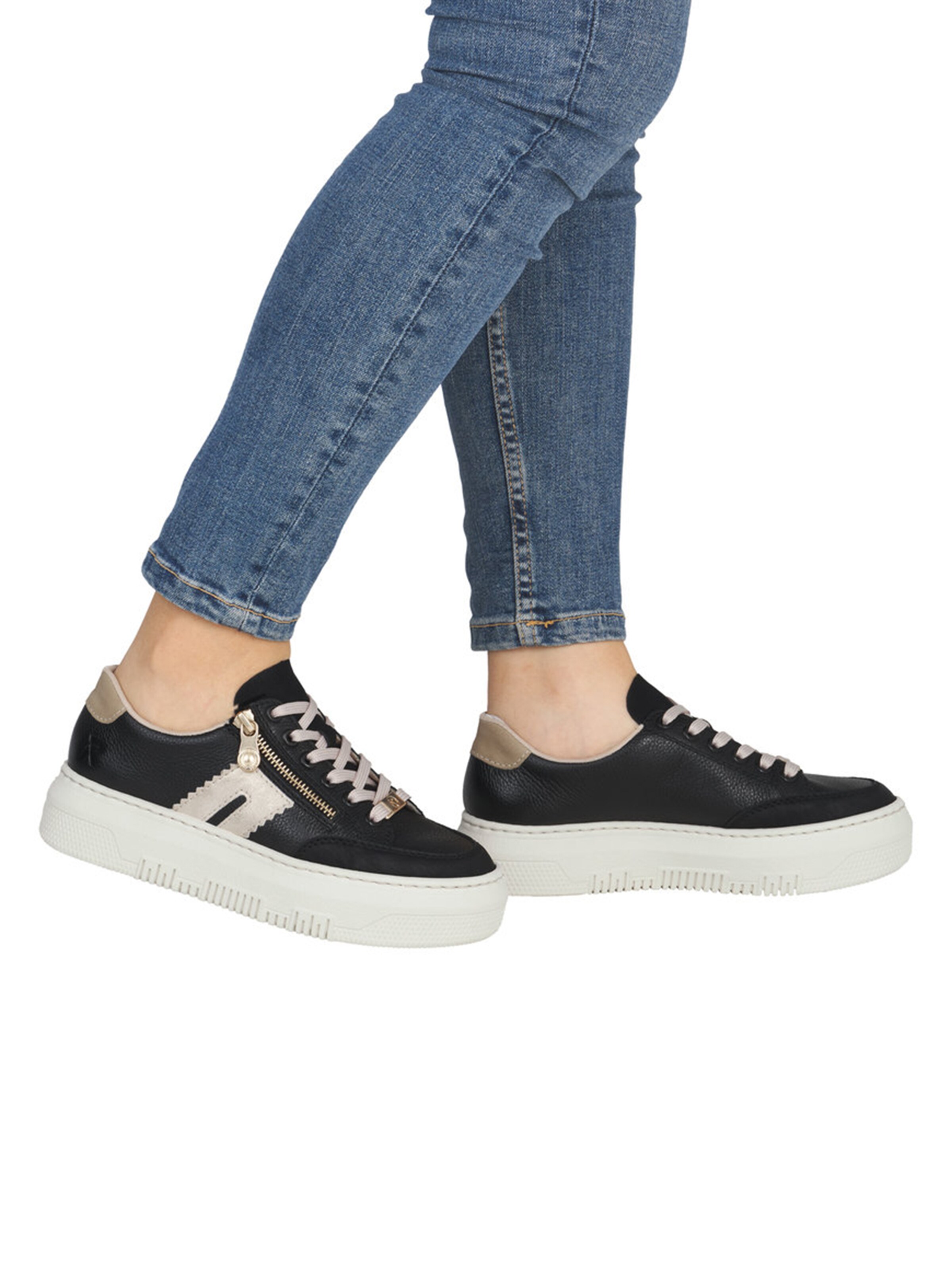 Baskets basses Rieker en noir : devant