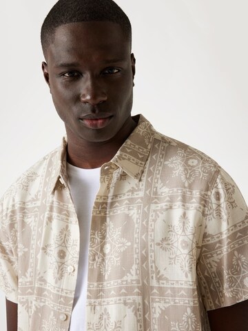 GUESS Regular Fit Hemd in Beige