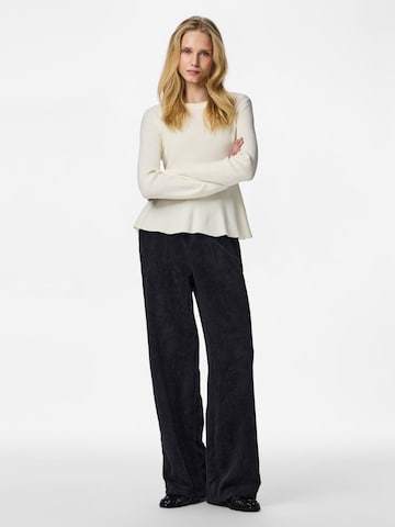 PIECES - Jersey 'PCJan' en blanco