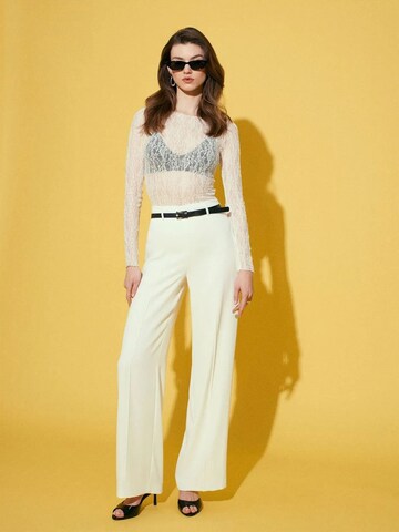 Dilvin Wide leg Pants in White: front
