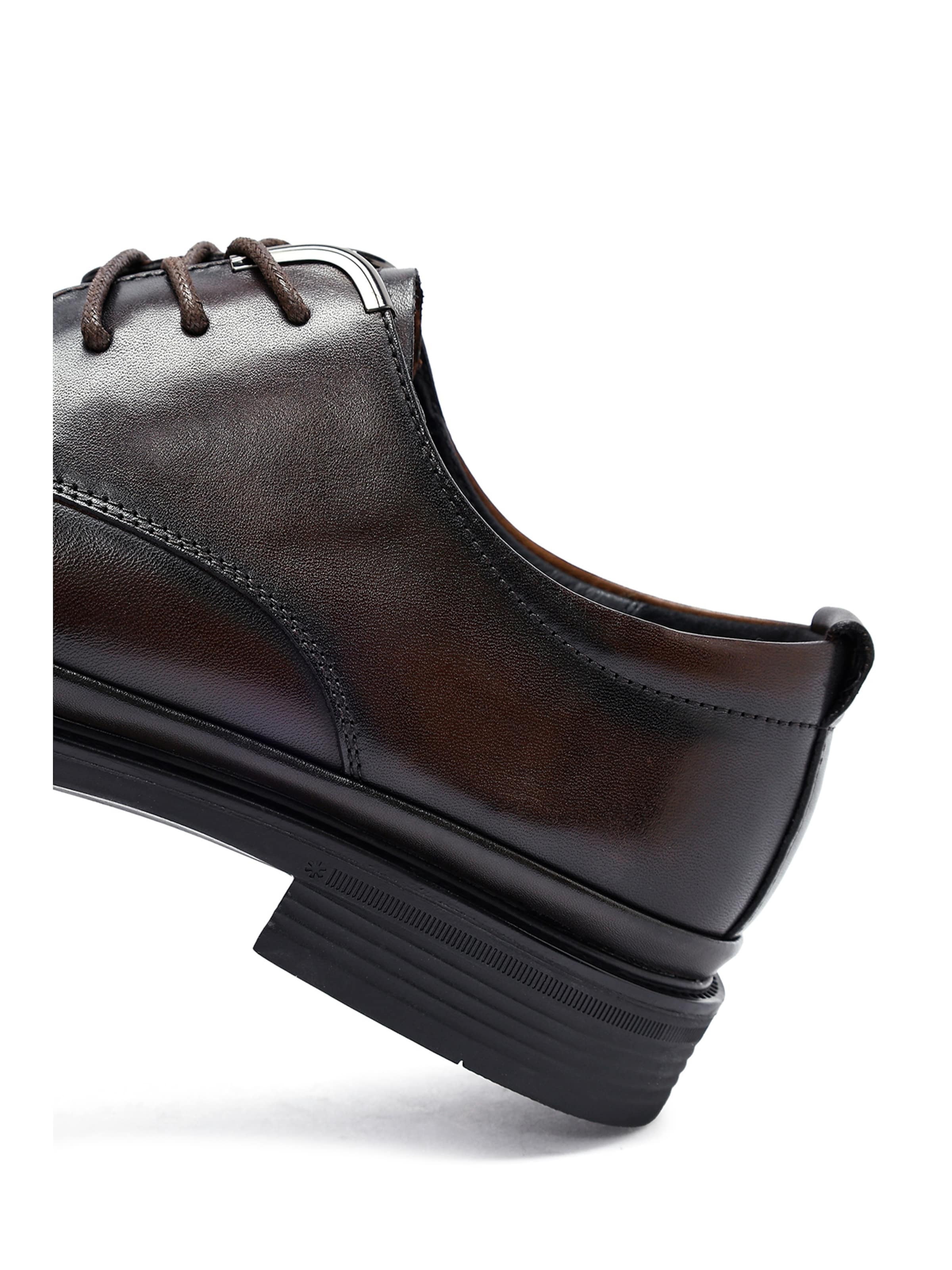 Scarpa stringata 'Derby' di Derimod in marrone