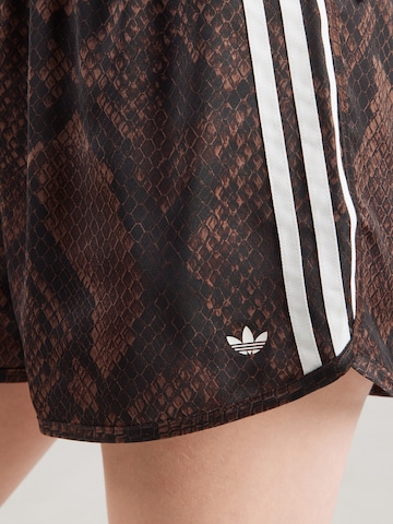 Loosefit Pantalon 'STN' ADIDAS ORIGINALS en marron