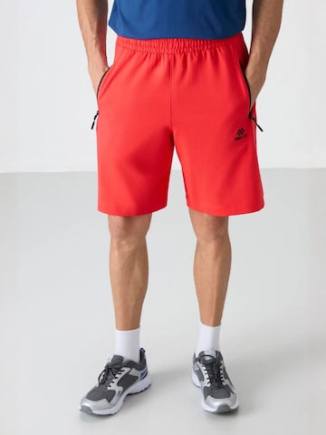 Tommy Life Pants in Orange: front