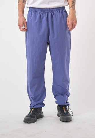 Cleptomanicx Regular Pants in Blue: front