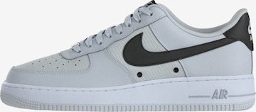 Sneaker bassa 'Air Force 1 '07 LV8 Tech' di Nike Sportswear in grigio: frontale