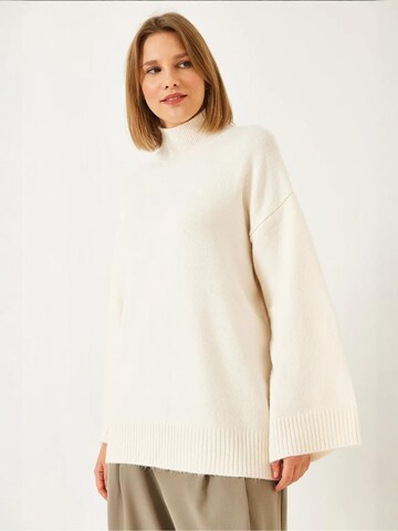 Bianco Lucci Trui in Beige